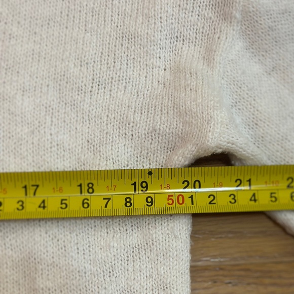 Lilly Pulitzer Medium ‘Sun, Sand Sea’ Women's White Sweater minor piling picture - Picture 6 of 6